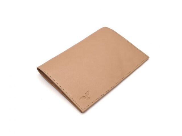 La Guêpe - Petite Maroquinerie - Protège passeport "Luxe" en cuir nude - avec porte billet avion - PM-033-01