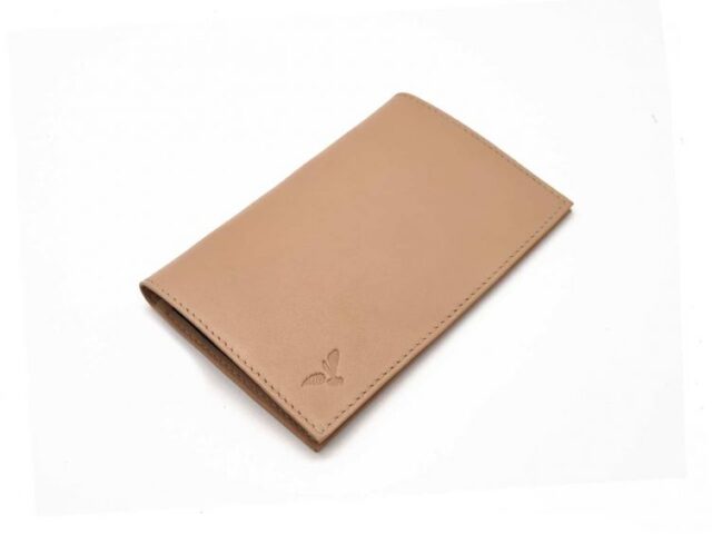 La Guêpe - Petite Maroquinerie - Protège passeport "Luxe" en cuir rosa - simple 2 volets - PM-032-01