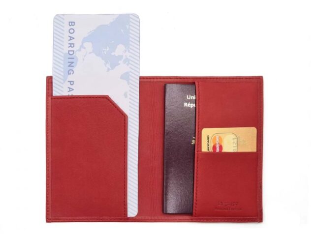 La Guêpe - Petite Maroquinerie - Protège passeport "Luxe" en cuir rouge - avec porte billet avion - PM-033-01