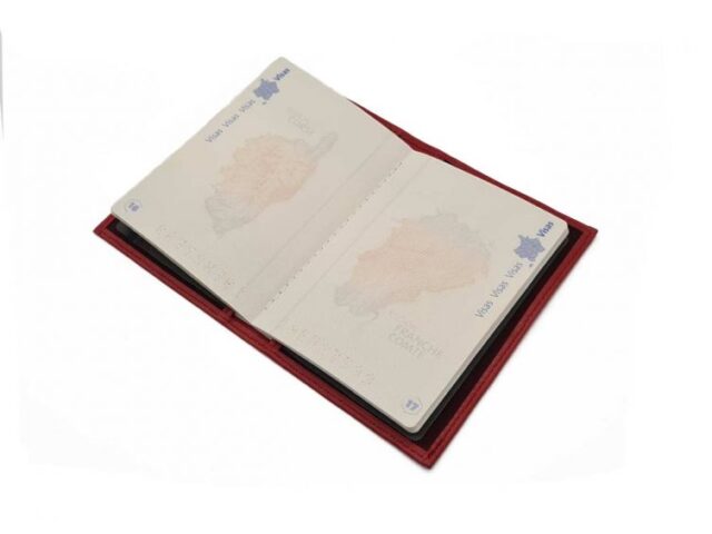 La Guêpe - Petite Maroquinerie - Protège passeport "Luxe" en cuir rouge - simple 2 volets - PM-032-01