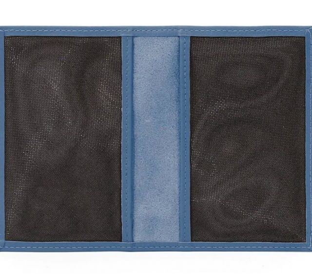 La Guêpe - Petite Maroquinerie - Protège passeport en cuir - bleu de prusse - 421