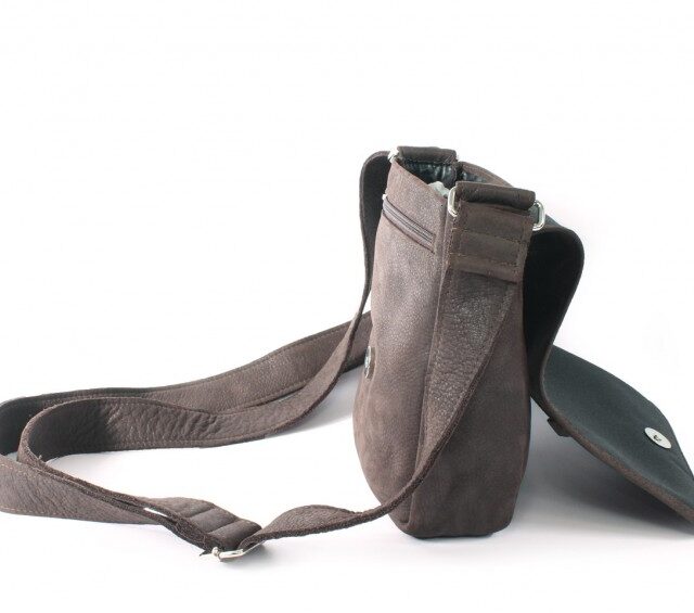 La Guêpe - Petite Maroquinerie - Sacoche bandoulière à rabat en cuir nubuck marron