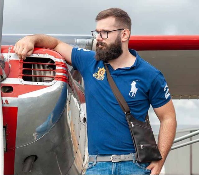 La Guêpe - Petite Maroquinerie - Sacoche bandoulière holster en cuir gold