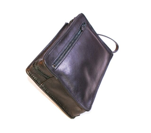 La Guêpe - Petite Maroquinerie - Sacoche homme en cuir noir lisse anse main 863