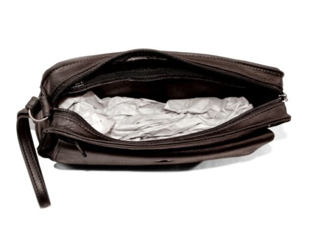 La Guêpe - Petite Maroquinerie - Sacoche en cuir marron avec dragonne