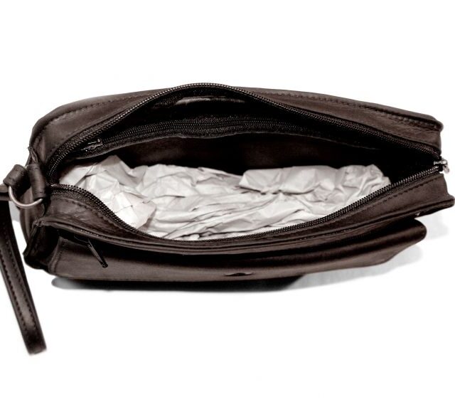 La Guêpe - Petite Maroquinerie - Sacoche en cuir marron avec dragonne