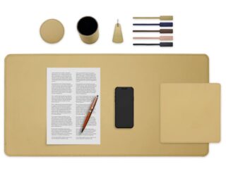 Set de bureau beige – SM500-80×40 – TS500 – PC500 – SV500 – P-clé triangle – 5x tags par la marque LAVOISIER Maroquinier LAVOISIER Maroquinier - Set de bureau beige – SM500-80×40 – TS500 – PC500 – SV500 – P-clé triangle – 5x tags