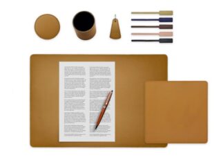 Set de bureau gold – SM500-50×34 – TS500 – PC500 – SV500 – P-clé triangle – 5x tags par la marque LAVOISIER Maroquinier LAVOISIER Maroquinier - Set de bureau gold – SM500-50×34 – TS500 – PC500 – SV500 – P-clé triangle – 5x tags