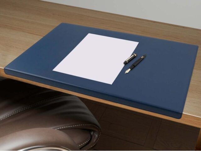 Lavoisier Maroquinier - Sous-main à rebord 60cm en cuir bleu - SM600-60