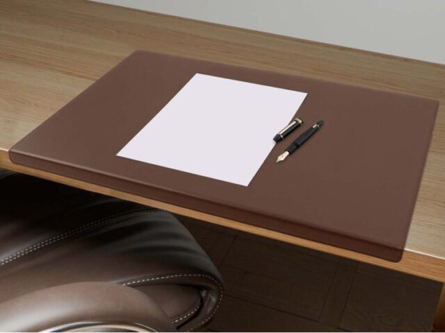 Lavoisier Maroquinier - Sous-main à rebord 60cm en cuir marron - SM600-60