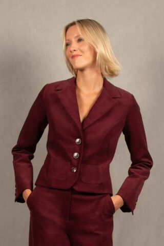 Veste Courte Femme en Velours Côtelé Bordeaux – Certitude par la marque My tailor is Joh My tailor is Joh - Veste Courte Femme en Velours Côtelé Bordeaux – Certitude