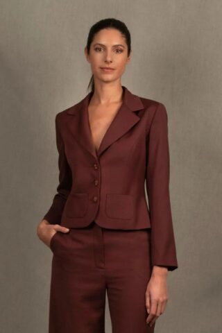 Veste Tailleur Courte Femme Laine Lie de Vin – Certitude par la marque My tailor is Joh My tailor is Joh - Veste Tailleur Courte Femme Laine Lie de Vin – Certitude