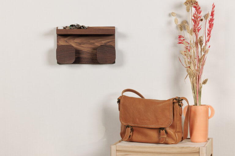 Manufacture Jacquemin - Porte manteau étagère en noyer - Petit modèle