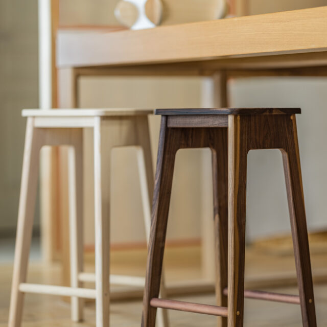 Manufacture Jacquemin - Tabouret de bar en bois massif - Frêne