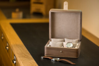 Coffret à montres en noyer 4 montres par la marque Manufacture Jacquemin Manufacture Jacquemin - Coffret à montres en noyer 4 montres