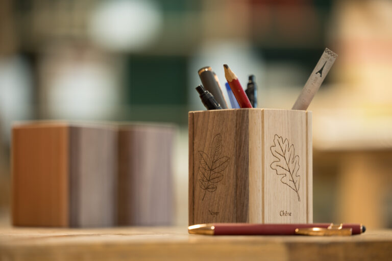 Manufacture Jacquemin - Pot à crayon en quatre essences de bois