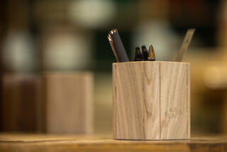 Manufacture Jacquemin - Pot à crayon en bois massif  Chêne
