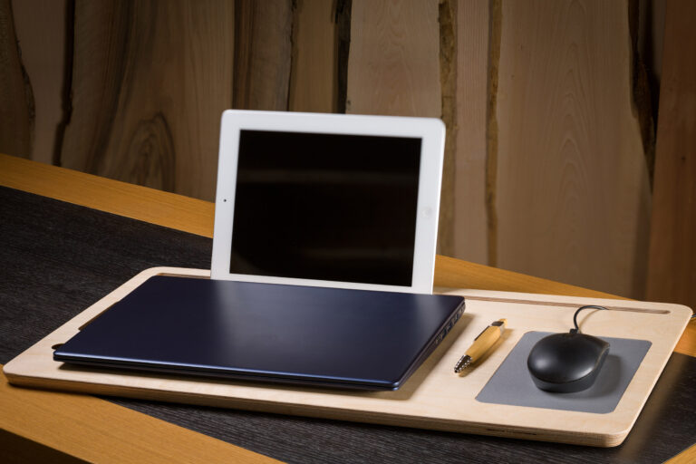 Manufacture Jacquemin - Support d'ordinateur nomade en chêne