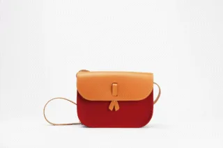 Monébari - Sac à bandoulière en toile et cuir  Le 27- rouge