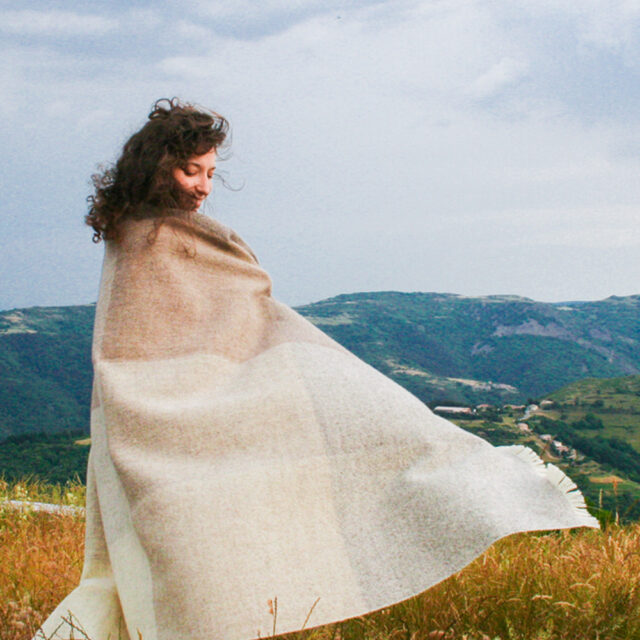 Ardelaine - Plaid tissé en laine - Grandes franges