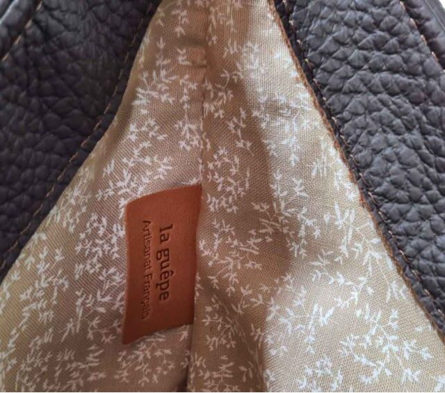 La Guêpe - Petite Maroquinerie - Sac sourire en cuir marron foncé grainé - 02-005-05