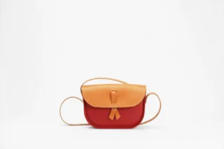 Monébari - Sac à bandoulière  en gomme et cuir -rouge