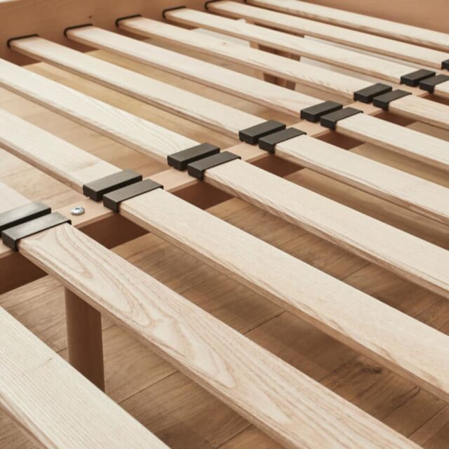 KIPLI - Lit avec sommier en hêtre massif NOVA | 140x190 - Kipli