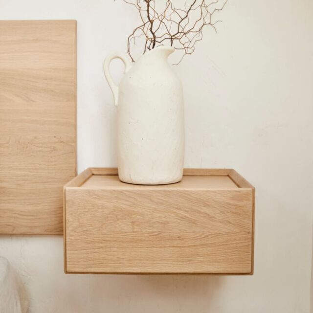 KIPLI - Table de chevet murale en bois massif LIVIA - Kipli