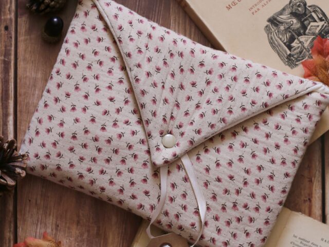 3182E902 8B9B 4DAD B289 B6AA0C84DCCA Des fils et des mots - Housse « L'inventaire des rêves de Chimamanda Ngozi Adichie » - plusieurs formats