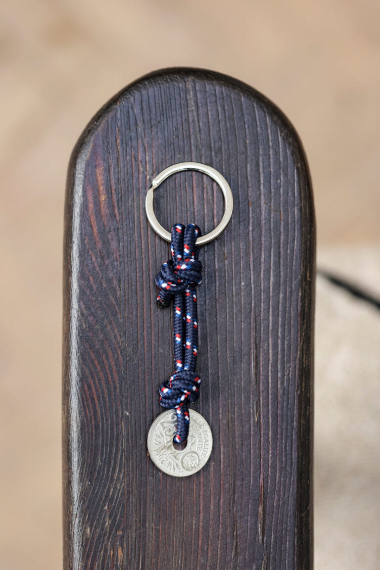 318A2213 Le Sou Français - Porte-clés - Le navigateur bleu marine