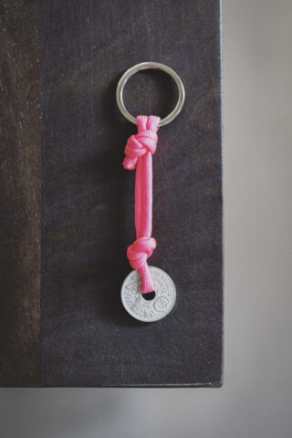 Porte-Clés – 25 centimes – Rose Vif par la marque LE SOU FRANÇAIS LE SOU FRANÇAIS - Porte-Clés – 25 centimes – Rose Vif