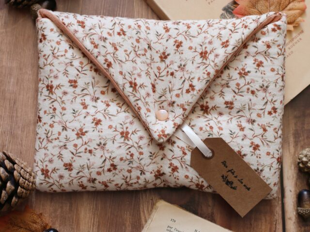 A5E3C0A7 4DAD 47DC 8A49 282B4E997C10 Des fils et des mots - Housse « La petite librairie de Riverside de Frida Skybäck » - plusieurs formats