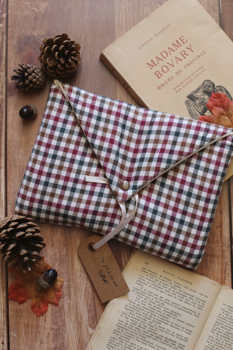 Des fils et des mots - Housse « La confiserie de Rosie de Jenny Colgan » - plusieurs formats