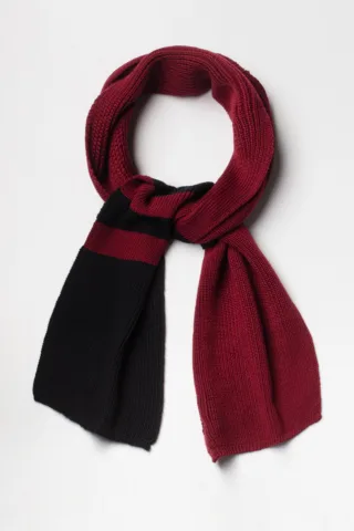 Echarpe Homme Rayée Rouge Rubis Noir en Laine Mérinos par la marque Tricots Marcel Tricots Marcel - Echarpe Homme Rayée Rouge Rubis Noir en Laine Mérinos