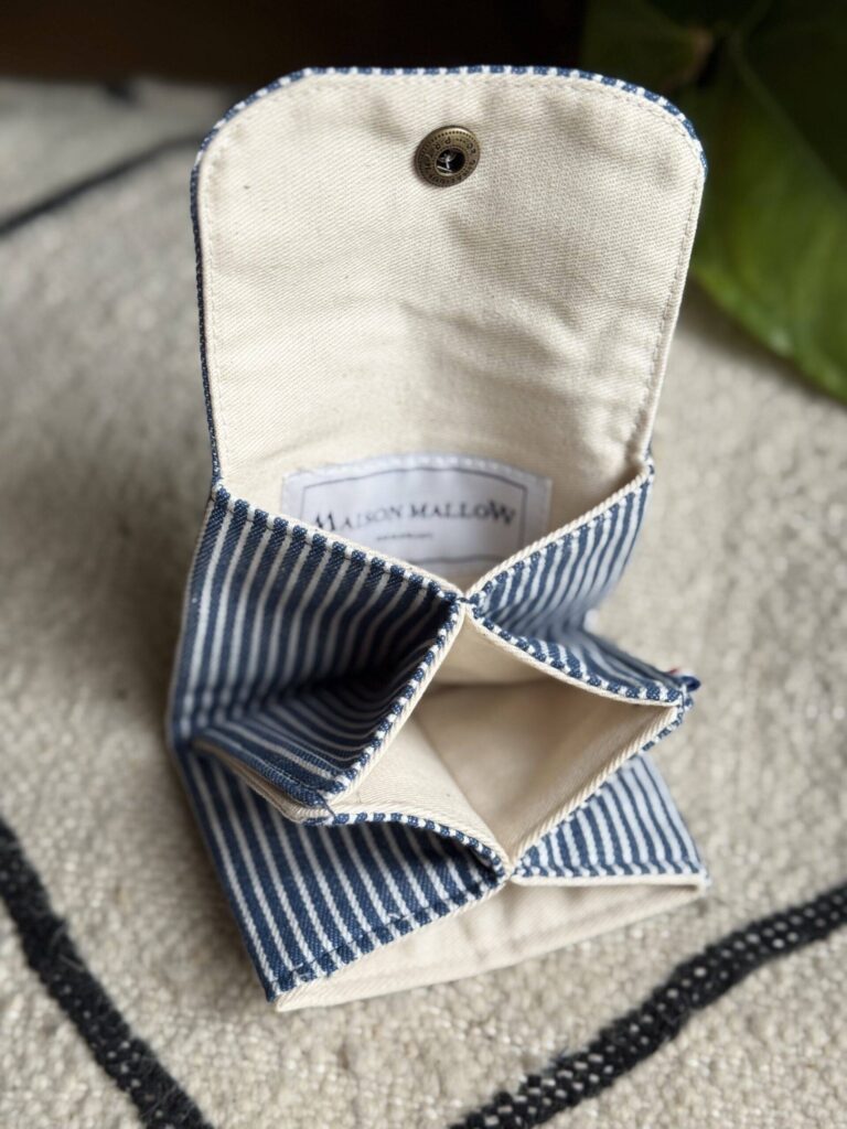 Maison Mallow - Mini Portefeuille en jean à rayures bleues et blanches