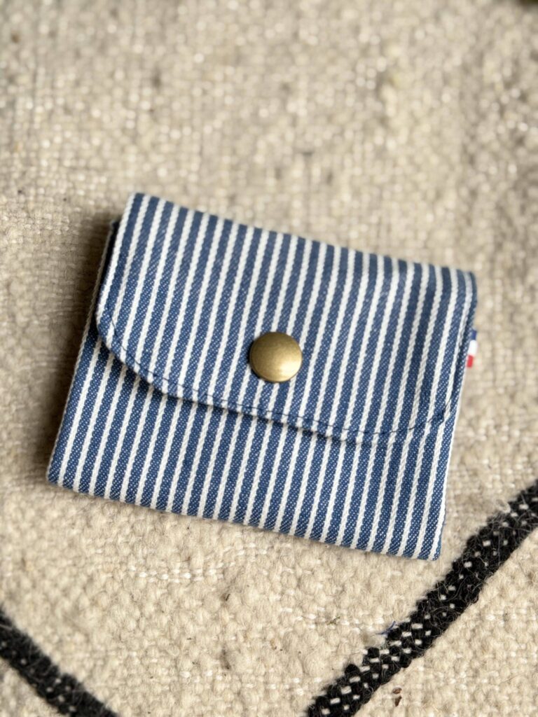 Maison Mallow - Mini Portefeuille en jean à rayures bleues et blanches