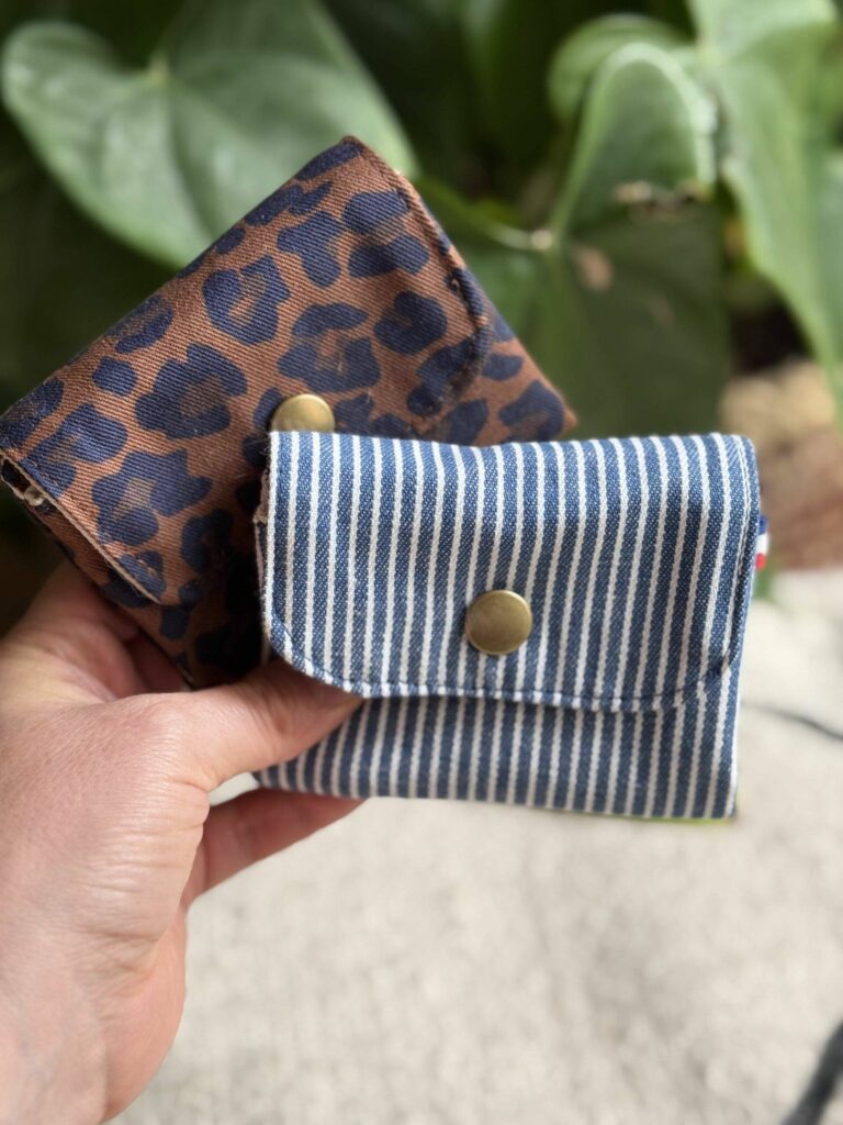 Maison Mallow - Mini Portefeuille en jean à rayures bleues et blanches
