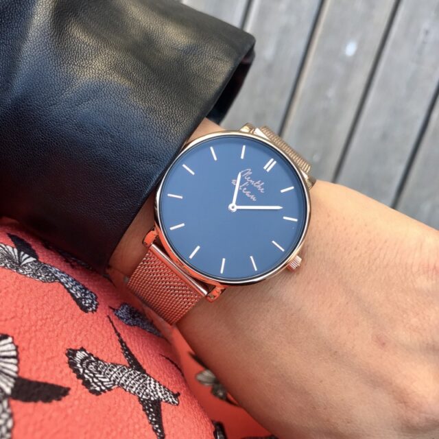 Menthe à l'eau - Coffret Montre Mixte L'Indécise maille dorée rose fond noir + façon c