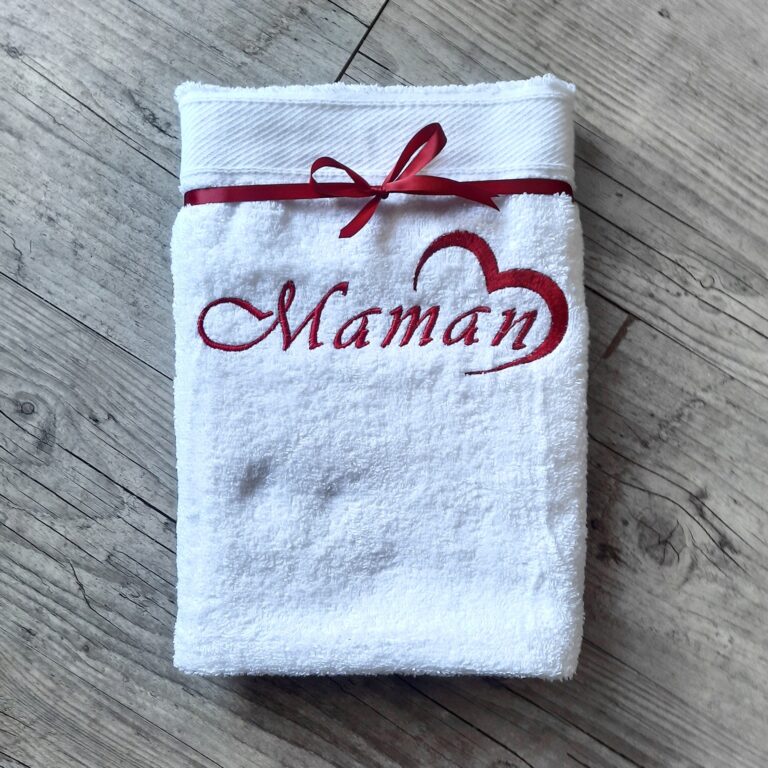 la fabrique a dedeuh default title serviette personnalisee 70x130cm avec prenom et ornement coeur brode 8 couleurs 50289034625368 La Fabrique A DeDeuh - Serviette personnalisée 70x130cm avec prénom et ornement cœur brodé: 8 couleurs