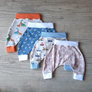 Pantalon sarouel bébé à motif en tissu jersey extensible 4 couleurs par la marque La Fabrique À DeDeuh La Fabrique À DeDeuh - Pantalon sarouel bébé à motif en tissu jersey extensible 4 couleurs
