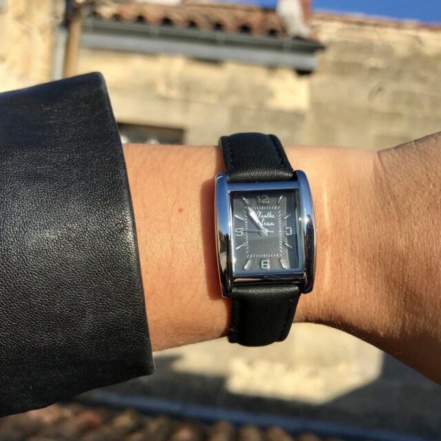 Menthe à l'eau - Montre Femme La Rectangle bracelet cuir noir fond noir