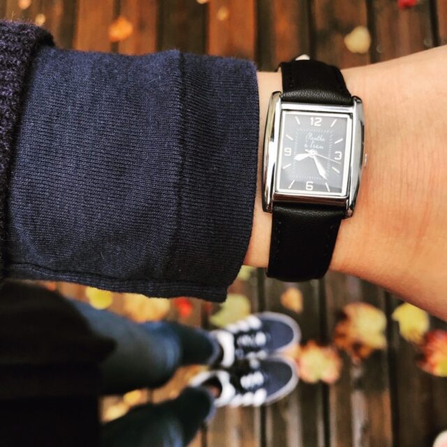 Menthe à l'eau - Montre Femme La Rectangle bracelet cuir noir fond noir