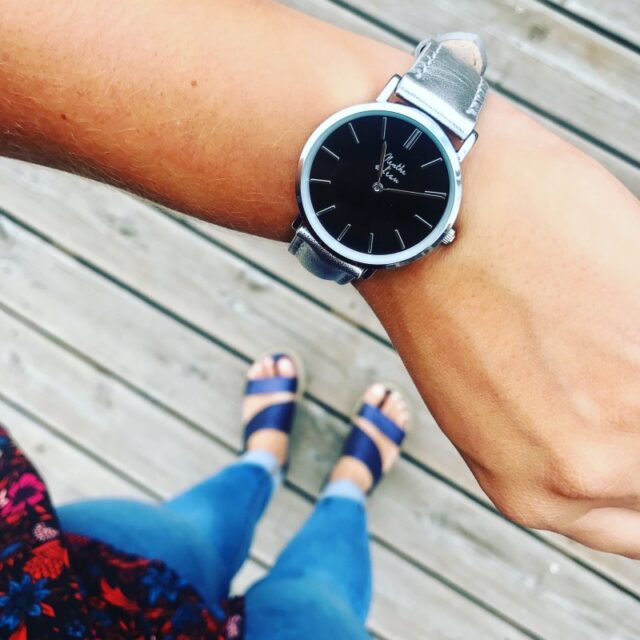 Menthe à l'eau - Montre Femme La Véritable bracelet cuir argenté fond noir chromée