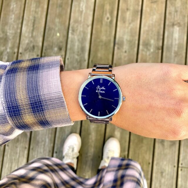 Menthe à l'eau - Montre Mixte L'Intemporelle chromée fond bleu