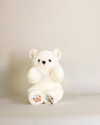 Peluche Petit Ours Robert Blanc Liberty par la marque Pamplemousse Peluches Pamplemousse Peluches - Peluche Petit Ours Robert Blanc Liberty
