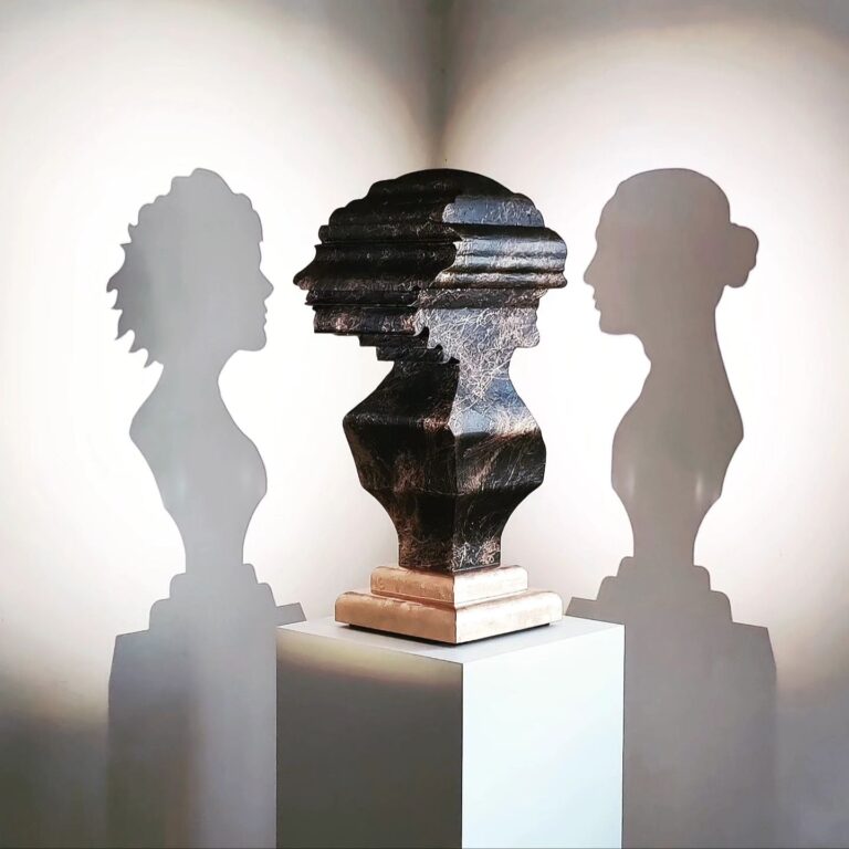 Digraphe - Sculpture "Les Inséparables" de l'artiste Morpho – Contour / Effet rouille avec socle doré imitation cuivre / Sans