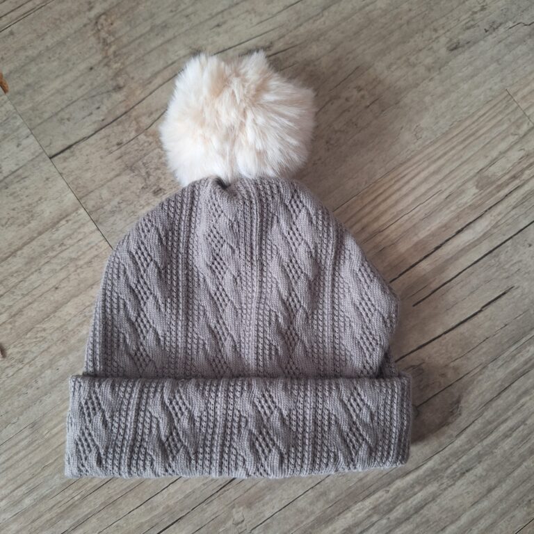 20241026 153536 1 La Fabrique A DeDeuh - Bonnet pompon en tissu maille de coton façon tricot jacquard 9 couleurs – adulte