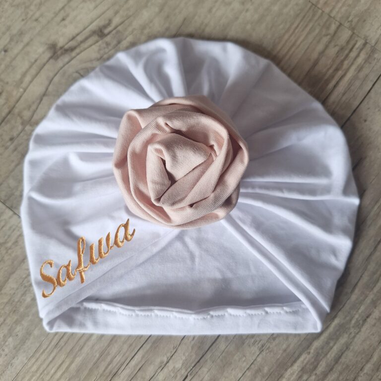 La Fabrique A DeDeuh - Turban Bonnet Personnalisé – Édition Rose de Tissu – Prénom Brodé – Jersey de Coton – Couleurs au Choix