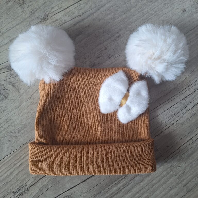 La Fabrique A DeDeuh - Bonnet oreilles pompons et petit nœud en tissu maille 100% coton - Oeko-Tex
