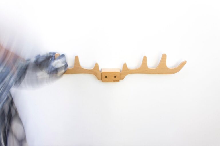 AR1135H merlin hetre 4 Reine Mère - Merlin Hêtre - Porte manteau en hêtre